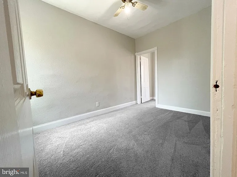 1528 S Hollywood St — Photo 12