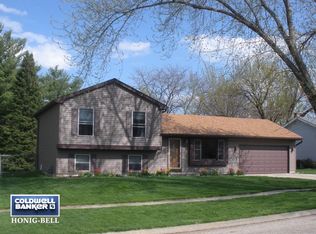 204 Windridge Dr, McHenry, IL 60050
