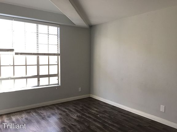 3rd image of 1450 N Vista St APT 203