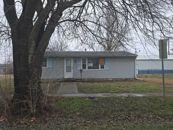 1121 S Hickory St, Centralia, IL 62801