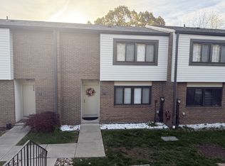 104 Springwater Ct, Coraopolis, PA 15108