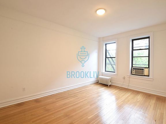 4th image of 35 Crown St APT 3J