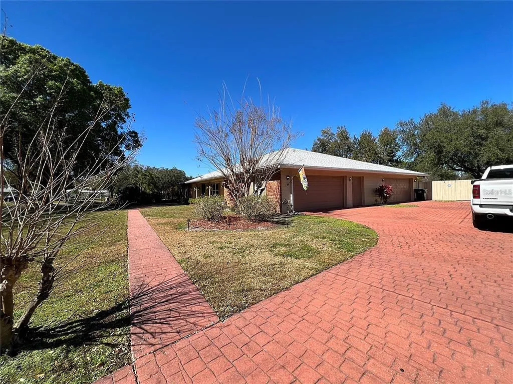 Building Photo - 8605 Caracas Ave S