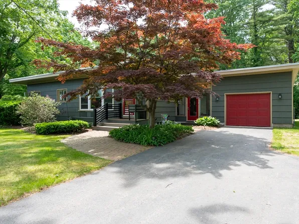 24 Savoie St, Bedford, NH 03110