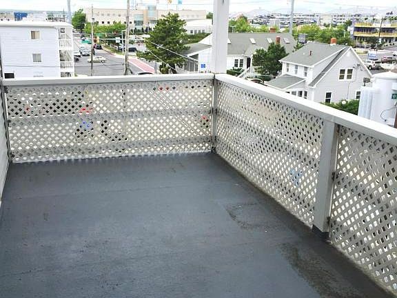 4th image of 9 65th St Unit 6