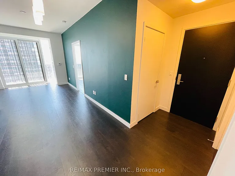 8 Eglinton Ave E #4301 — Photo 3