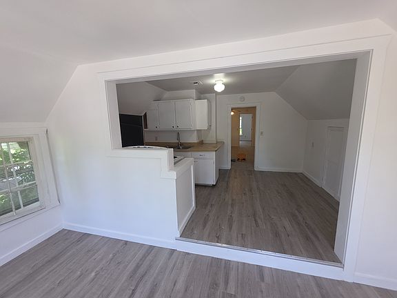 4th image of 988 Corunna Ave APT 2