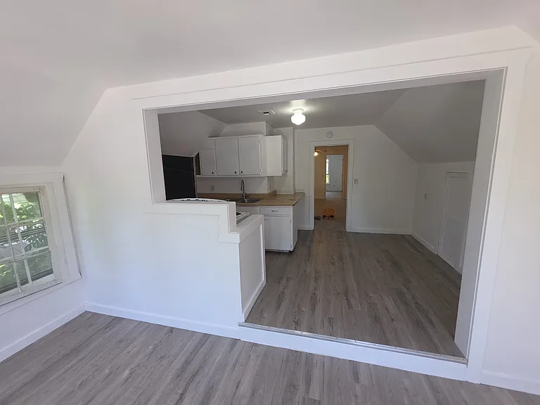 988 Corunna Ave #2 — Photo 4