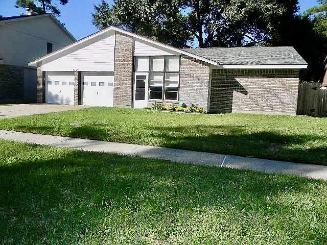 Welcome to 7023 Foxwick Lane in the Foxwood Subdivision of Humble TX
