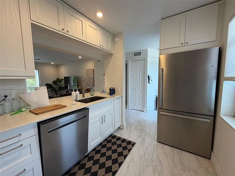 1000 NE 14th Ave #408 — Photo 5