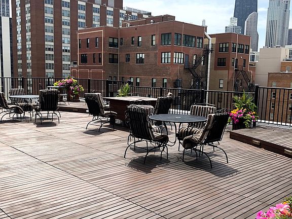2nd image of 1339 N Dearborn Pkwy #6F