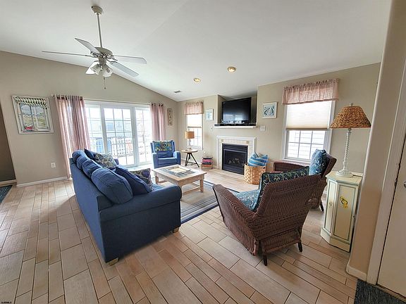 2nd image of 3331 Central Ave #2