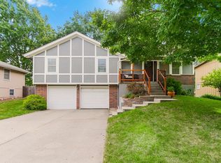 317 SE Bristol Dr, Lees Summit, MO 64063