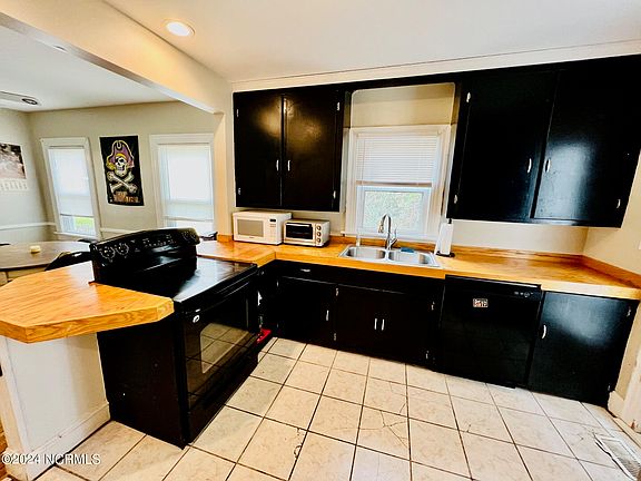 5th image of 303 S Oak Street