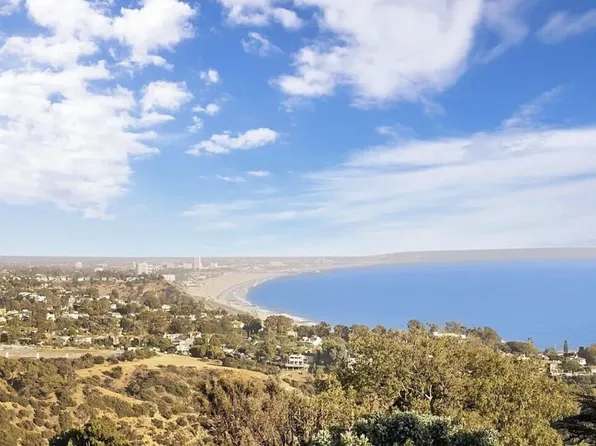 650 Resolano Dr, Pacific Palisades, CA 90272