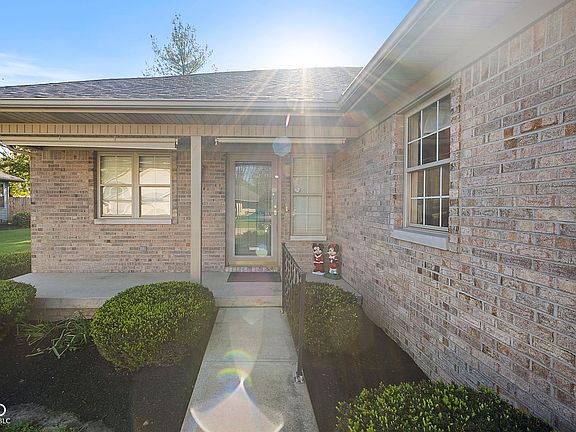 3rd image of 106 Park Place Dr