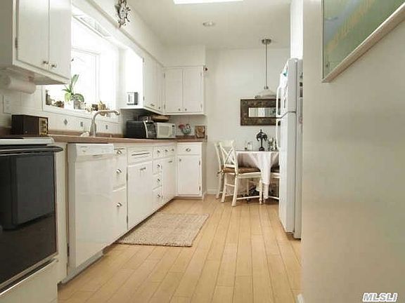 4th image of 12 Thorman Ln
