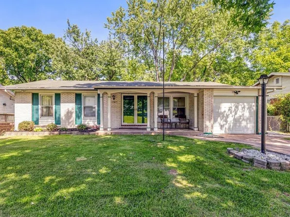 11327 Birmingham Ct, Saint Louis, MO 63138