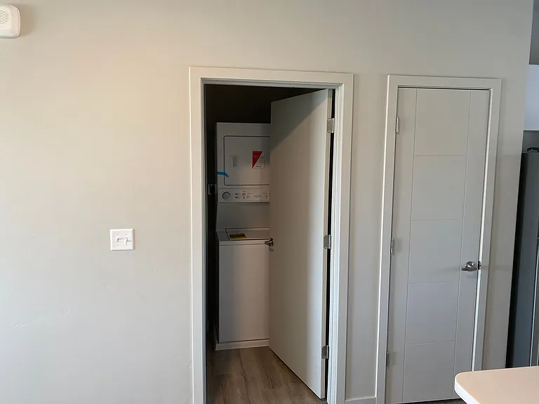 560 S Main St — Photo 7