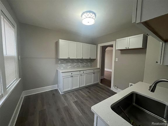 3rd image of 3020 Clements St