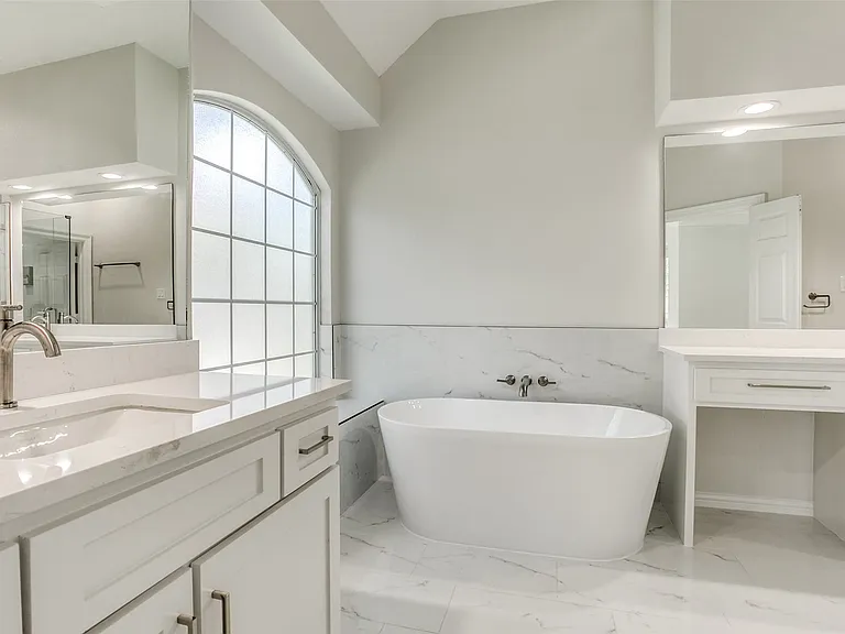 1270 Lakeway Dr — Photo 26