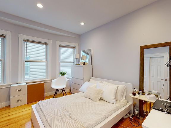 4th image of 396 Centre St #1