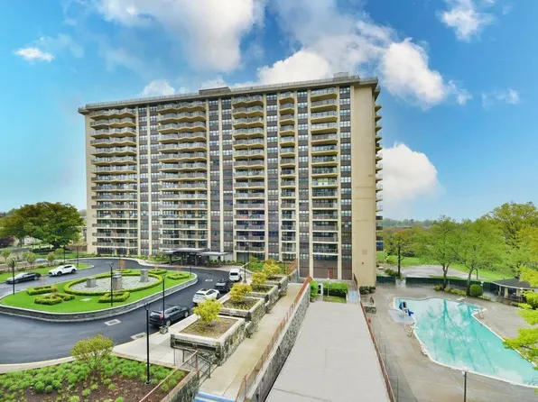 1815 215th St APT 9B, Flushing, NY 11360