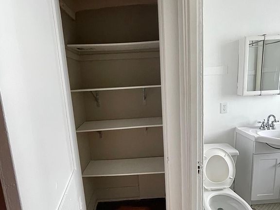 3rd image of 5316 N Winthrop Ave APT 3W