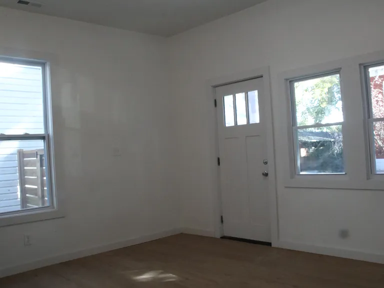 2109 Stansbury St — Photo 8