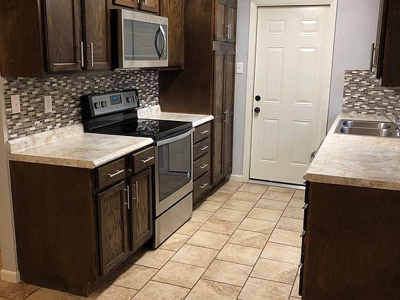 2nd image of 1015 W Leon St