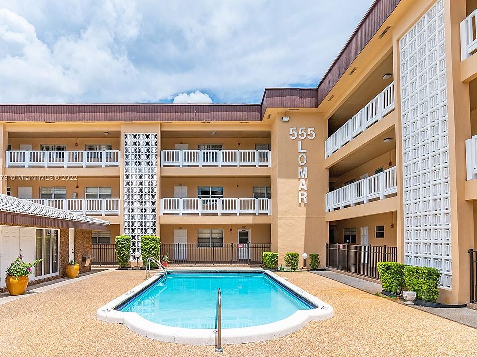 2nd image of 555 S Luna Ct #304