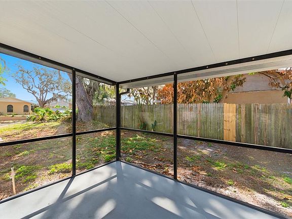 5th image of 727 Isleton Dr