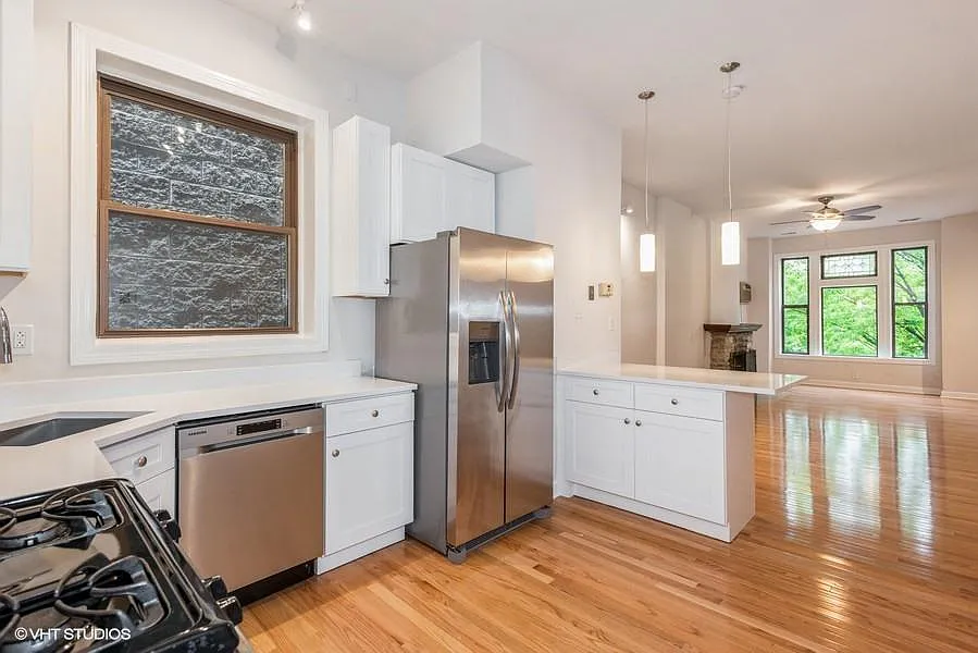 3831 N Southport Ave — Photo 4
