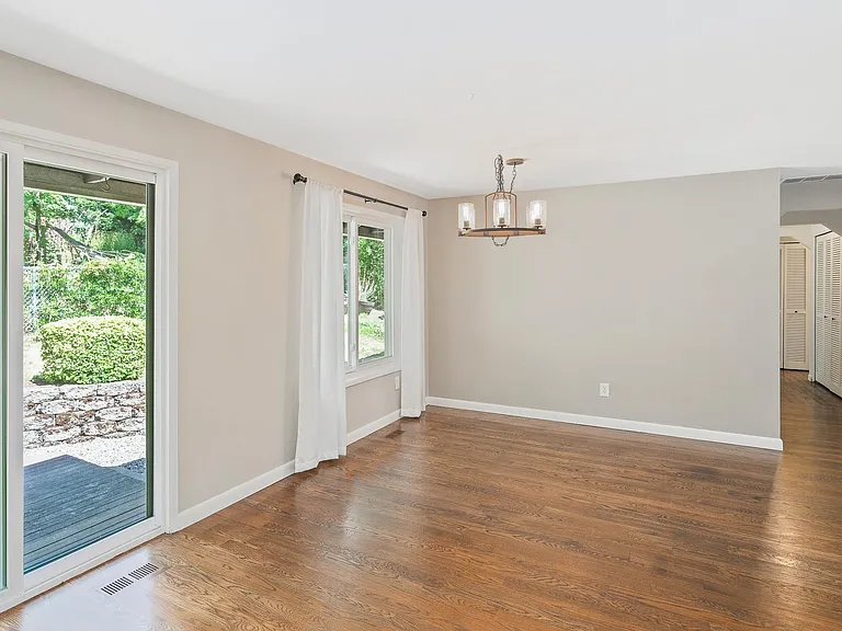 2133 SW Marigold St — Photo 13