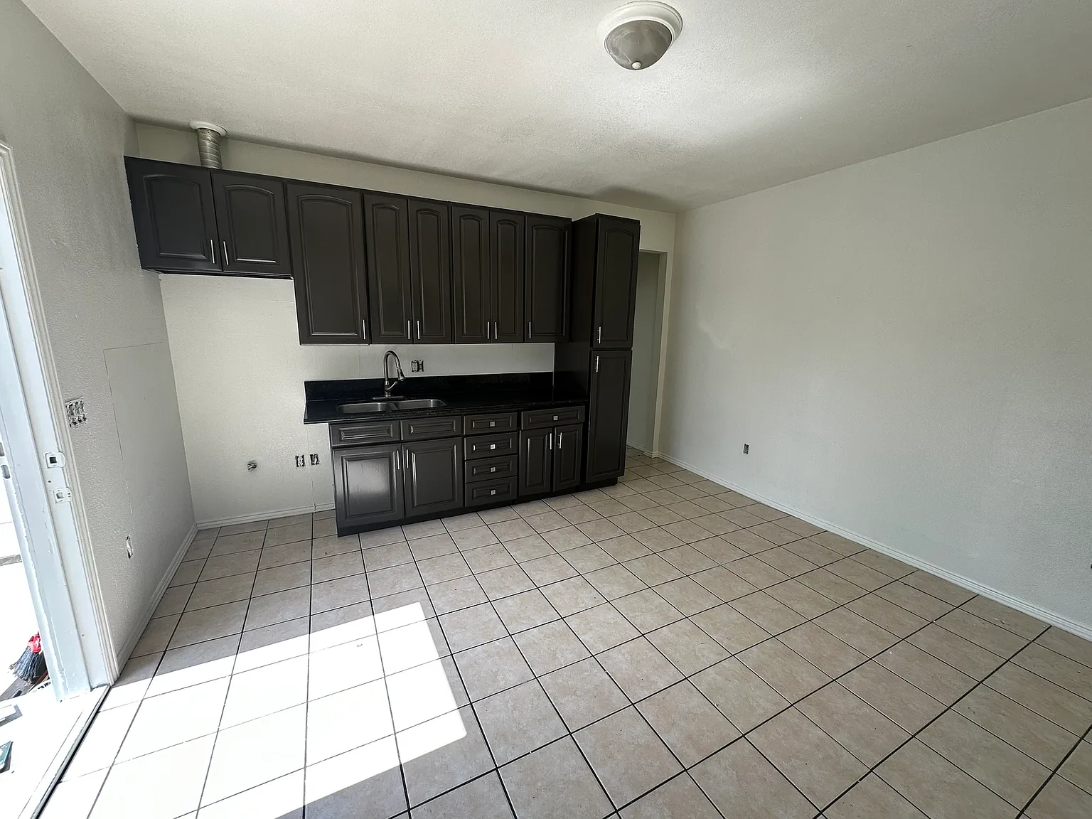 1 bed, 500 sqft, $1,999 — Photo 4