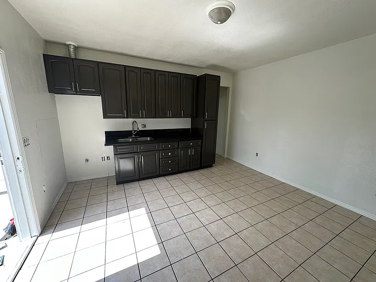 161 Albert Ave — Photo 4