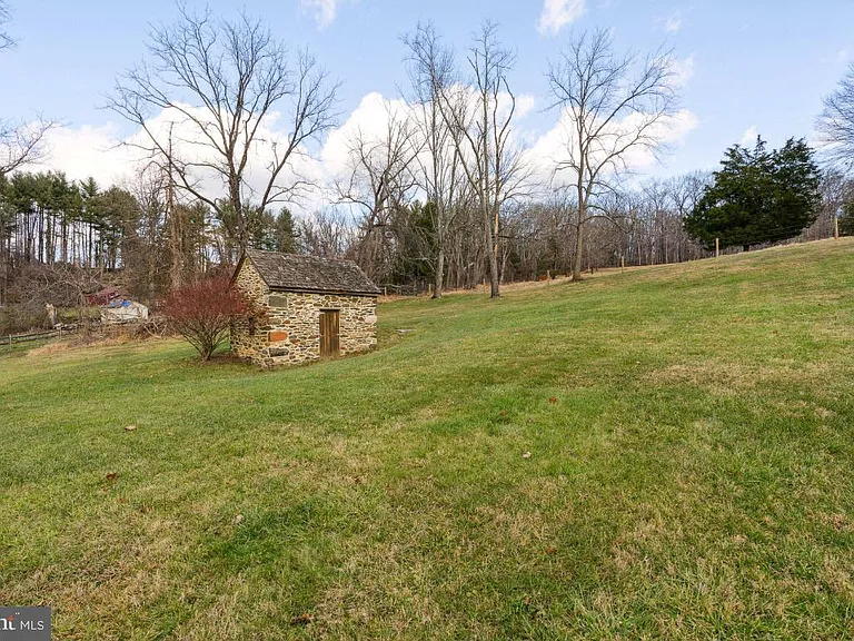 15615 Falls Rd — Photo 40