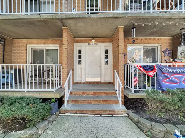 85 Elmwood Park Dr APT 2, Staten Island, NY 10314