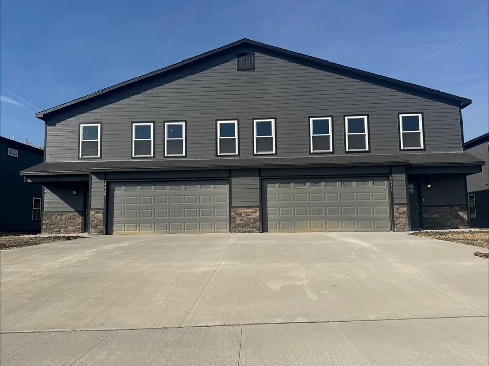 4437 SE Gemstone Ln