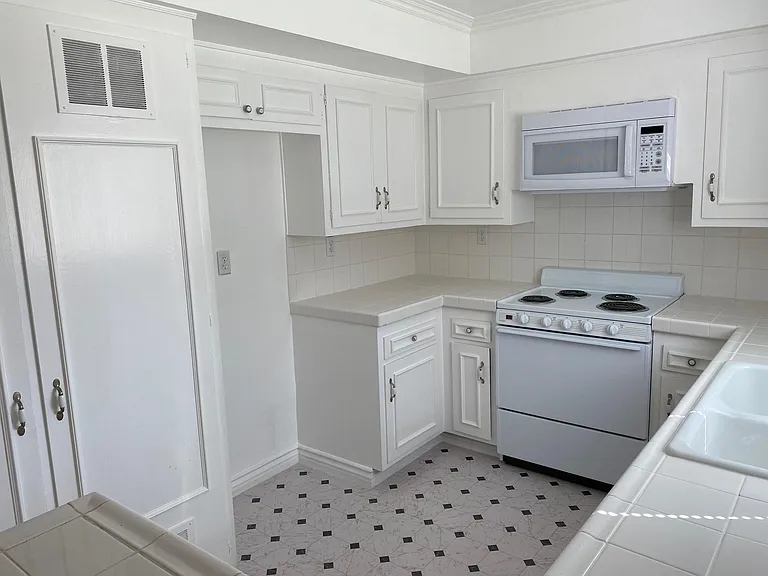 626 N Monterey St #M — Photo 15