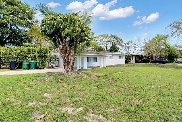 Photo 2 of 35 - 7325 SW 98th Ct - Miami, FL Building Photo - 7325 SW 98th Ct