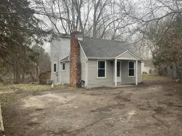 278 E Peterson Dr, Brighton, MI 48114