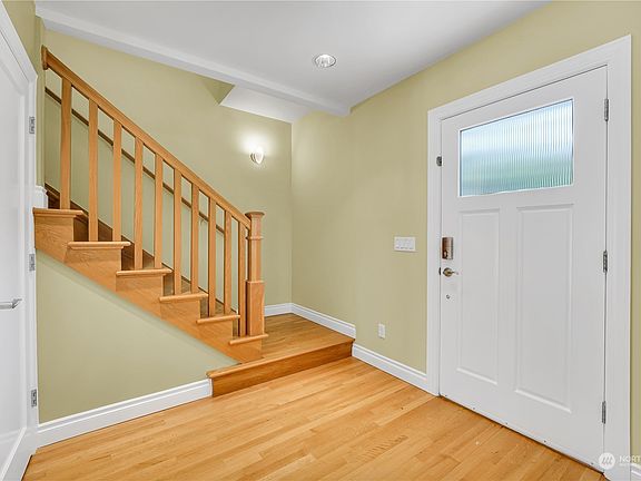 3rd image of 3821 42nd Avenue NE