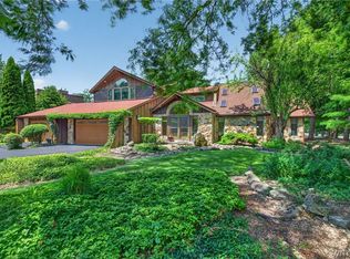 7 Shire Dr S, East Amherst, NY 14051