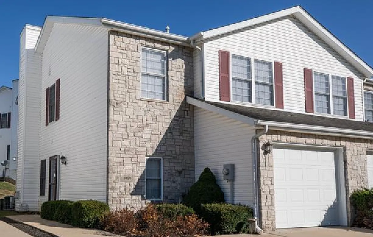 3 bed, 2.5 bath, 1256 sqft, $1,800 — Photo 1