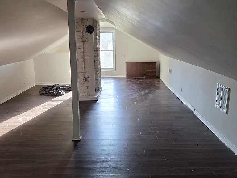 2501 Hubbard St — Photo 5