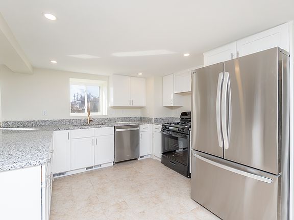 5th image of 53 Saint Germain St #3