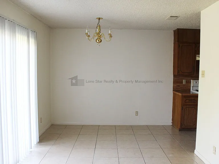 1704 Bundrant Dr — Photo 6