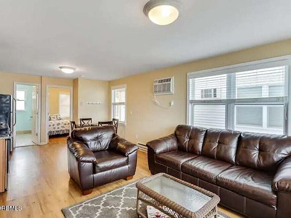 3rd image of 16 Inlet Dr Unit 4