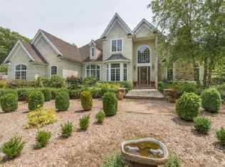 130 W Neck Rd, Southampton, NY 11968